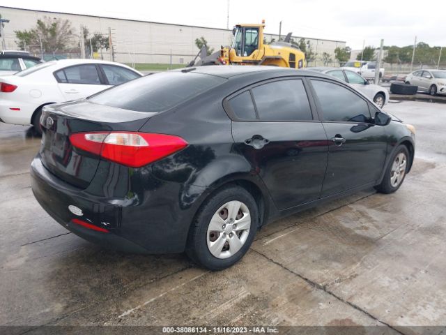 Photo 3 VIN: KNAFK4A69F5352596 - KIA FORTE 