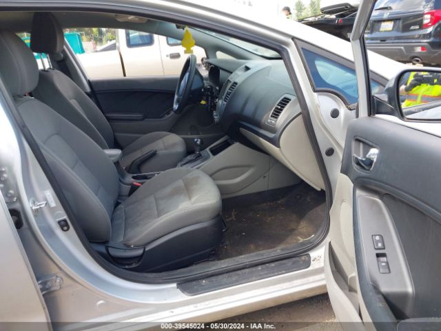 Photo 4 VIN: KNAFK4A69G5549382 - KIA FORTE 