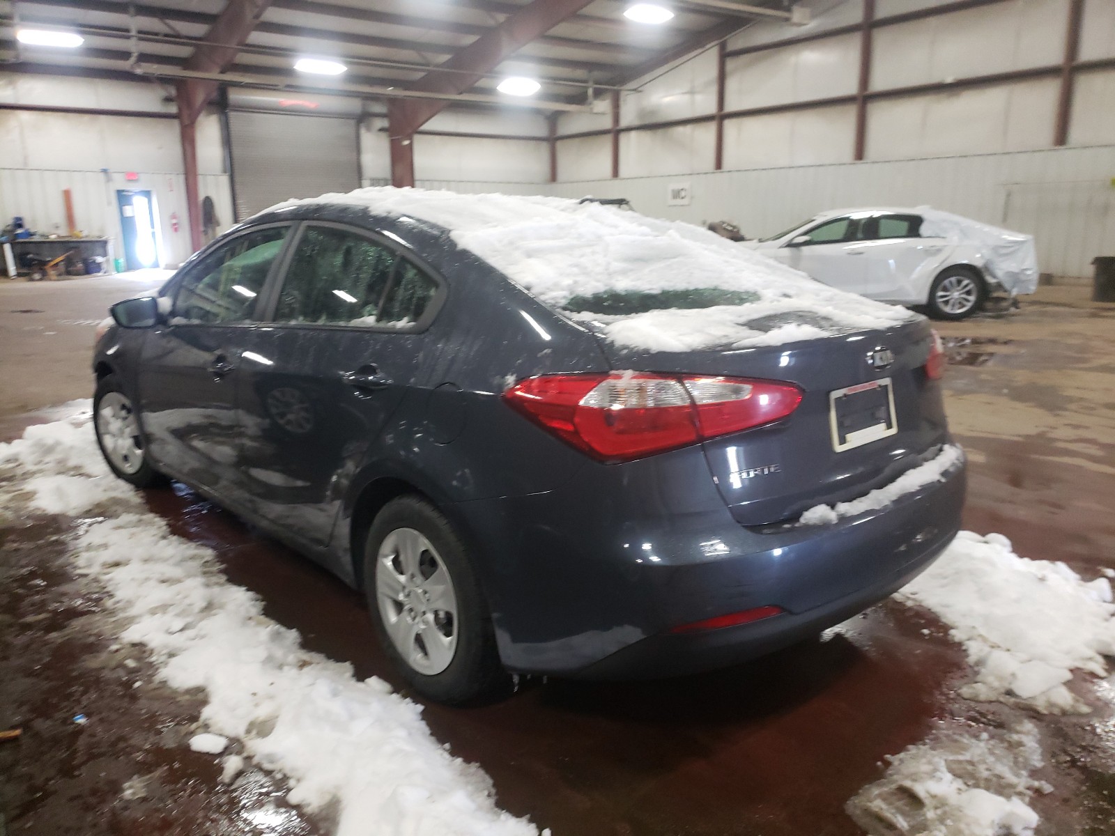 Photo 2 VIN: KNAFK4A69G5607457 - KIA FORTE LX 