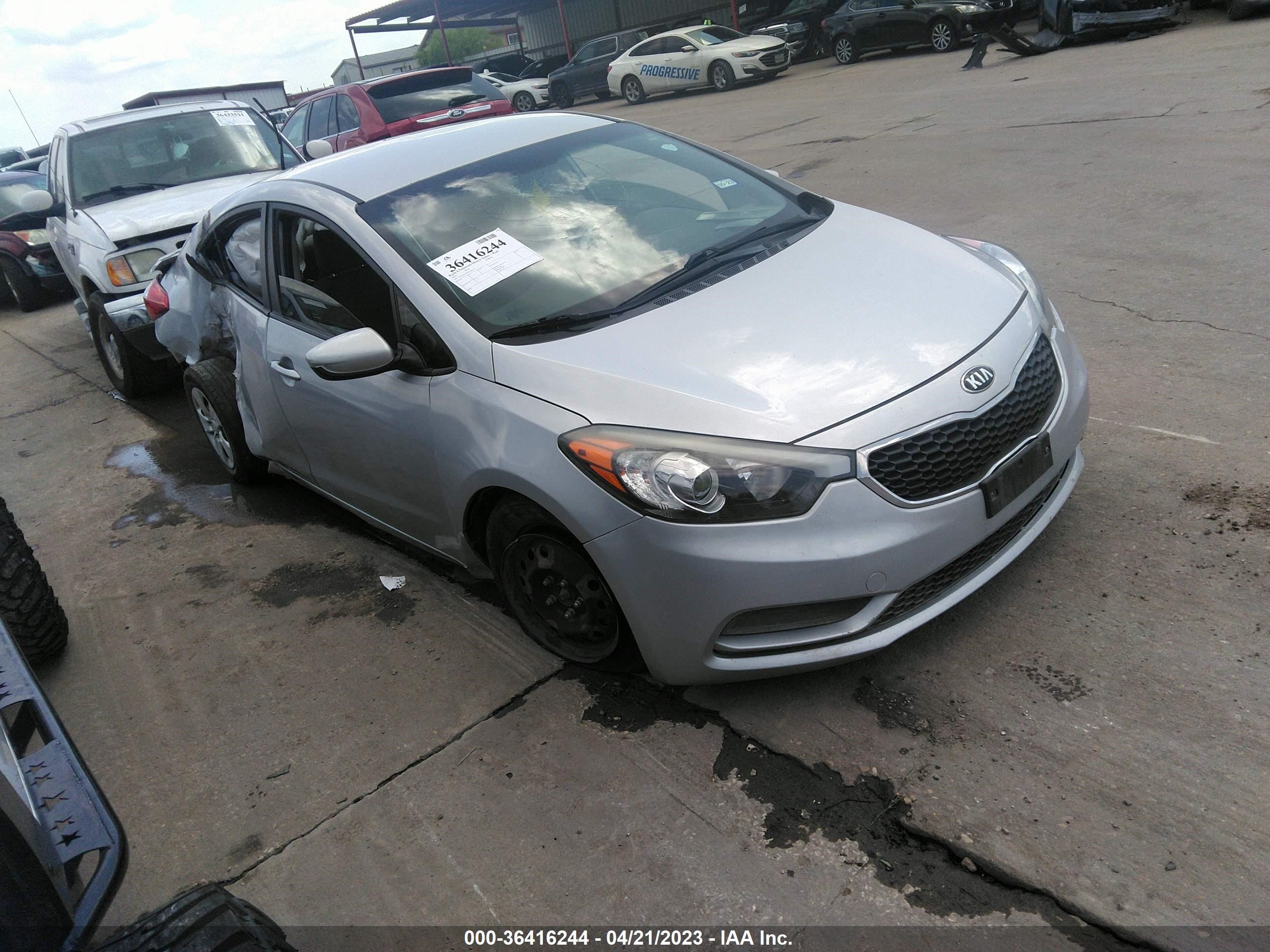 Photo 0 VIN: KNAFK4A6XF5401773 - KIA FORTE 