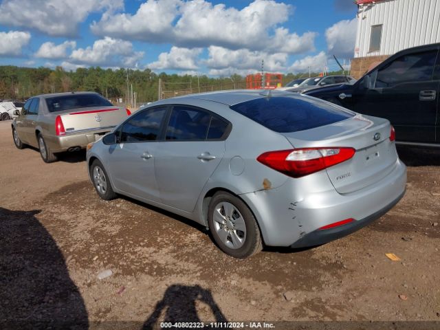 Photo 2 VIN: KNAFK4A6XF5420338 - KIA FORTE 