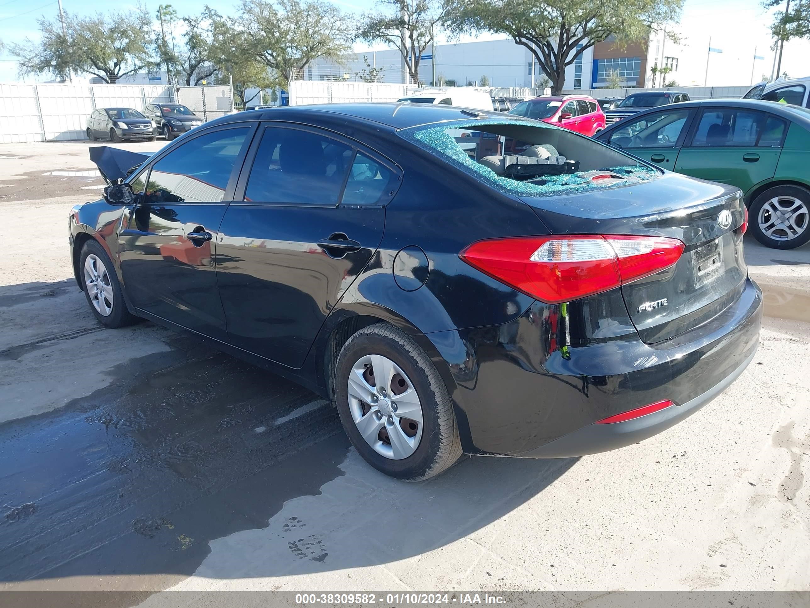 Photo 2 VIN: KNAFK4A6XF5430660 - KIA FORTE 