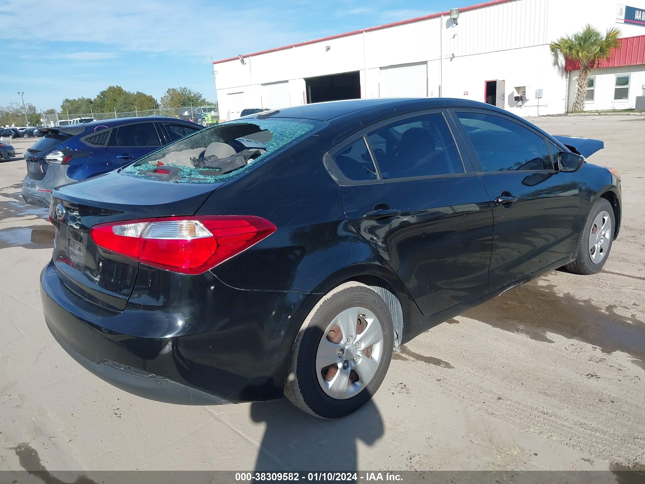 Photo 3 VIN: KNAFK4A6XF5430660 - KIA FORTE 