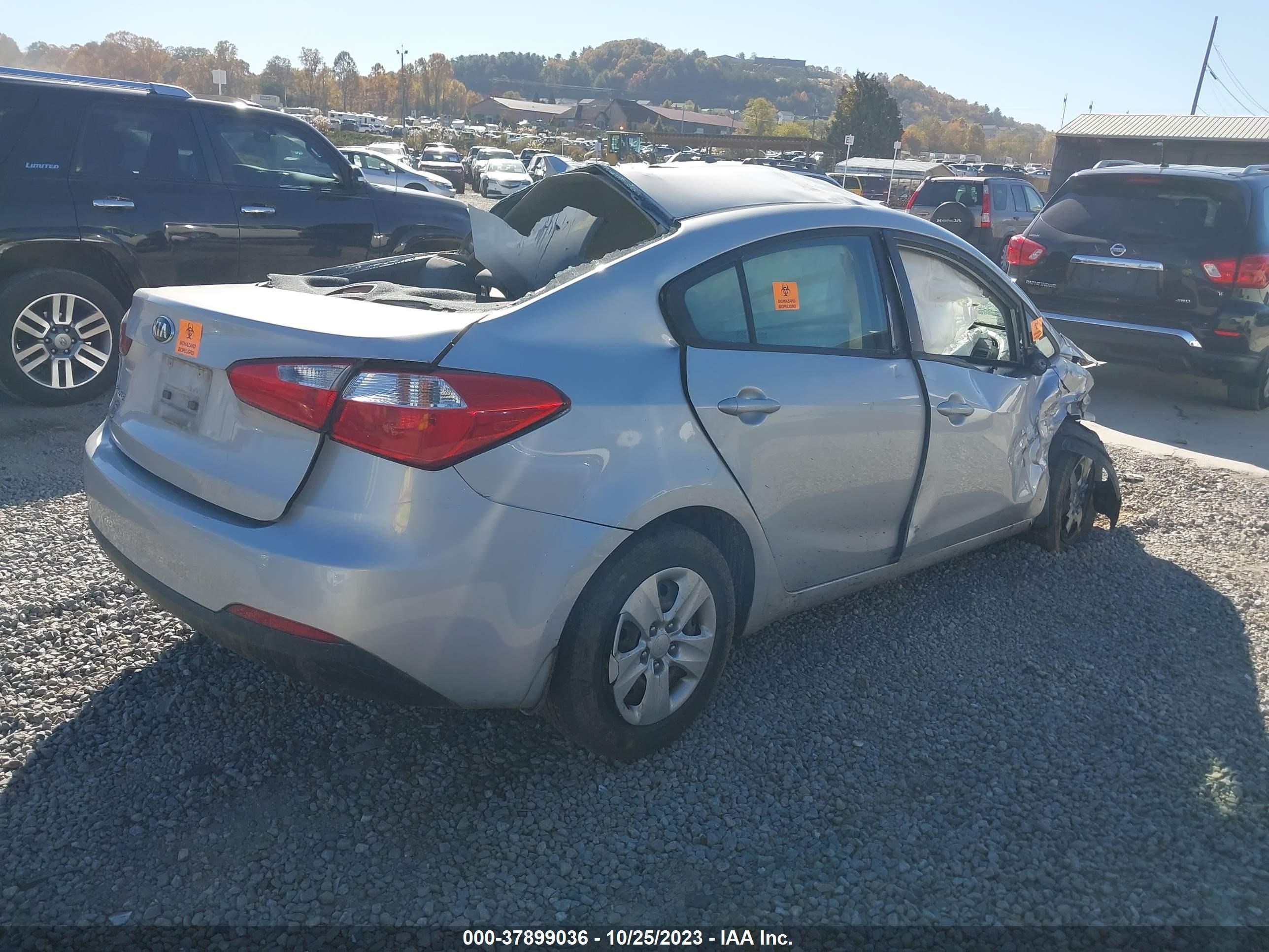 Photo 3 VIN: KNAFK4A6XG5539685 - KIA FORTE 