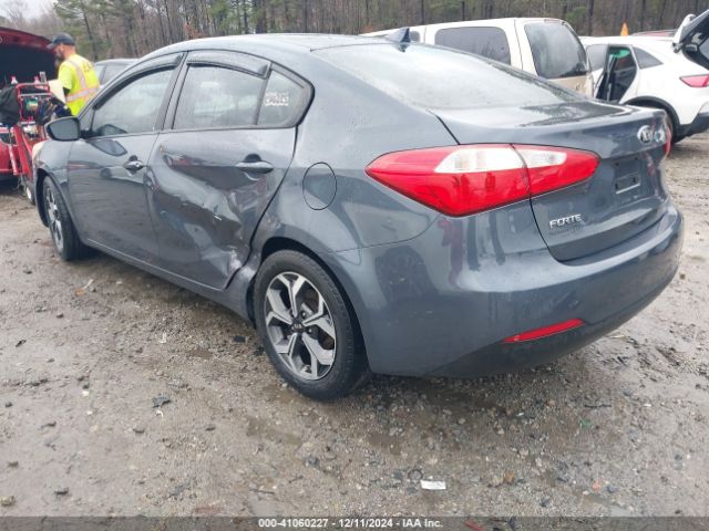 Photo 2 VIN: KNAFK4A6XG5565915 - KIA FORTE 