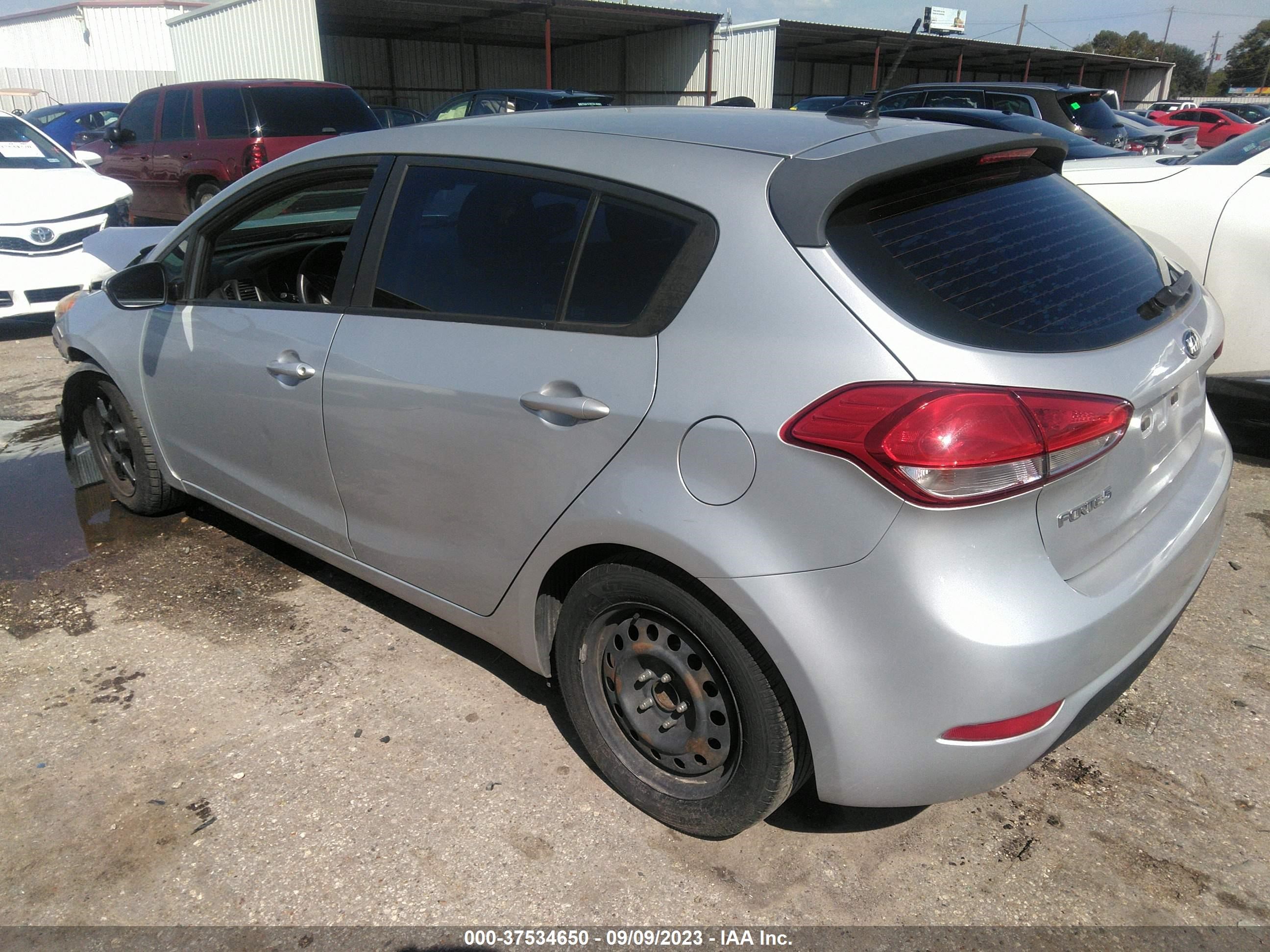 Photo 2 VIN: KNAFK5A80G5528685 - KIA FORTE 