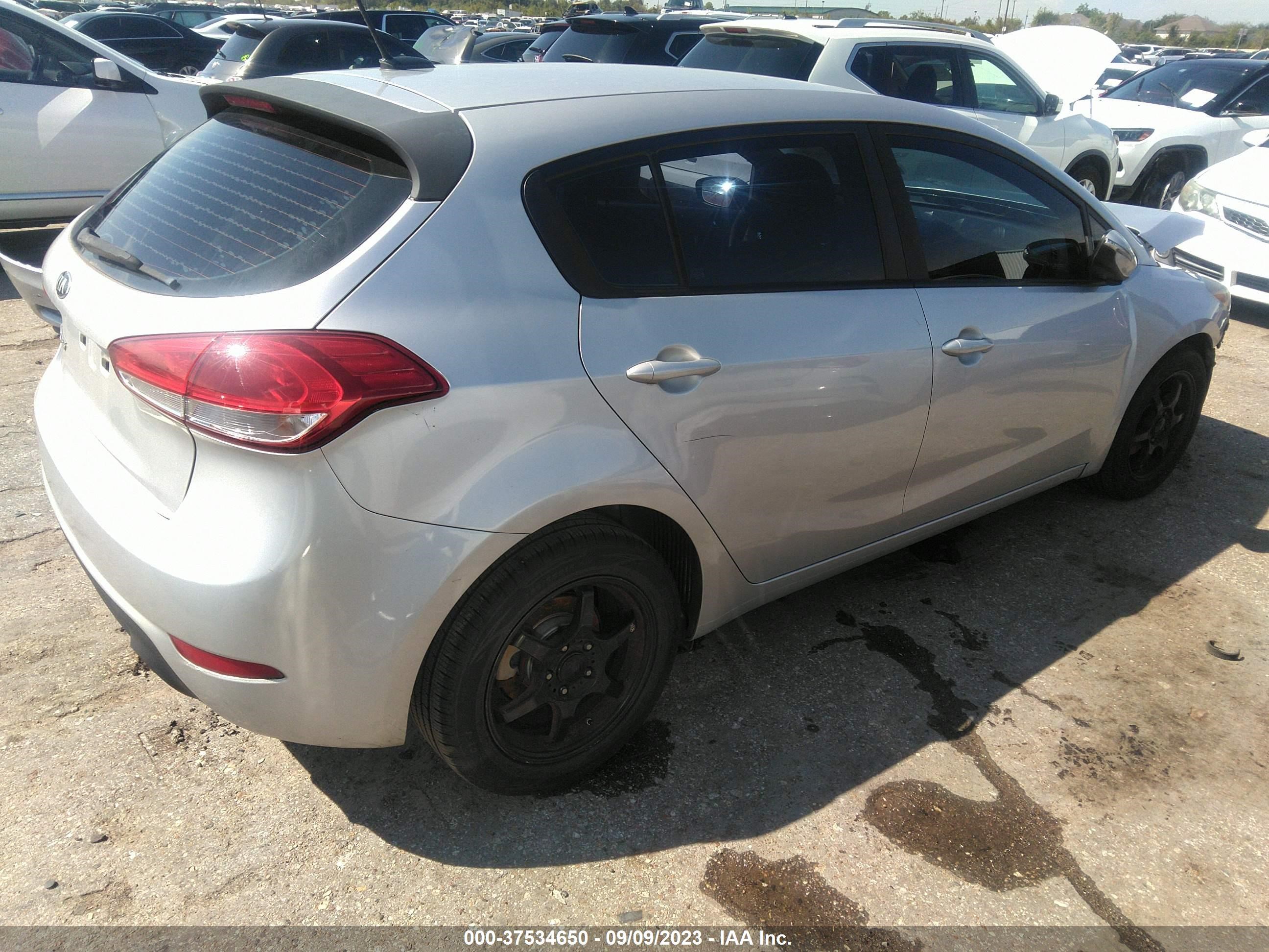 Photo 3 VIN: KNAFK5A80G5528685 - KIA FORTE 