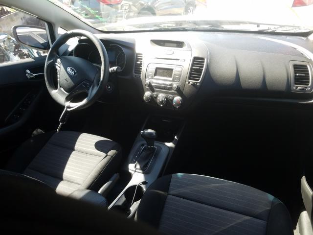 Photo 8 VIN: KNAFK5A80G5602560 - KIA FORTE LX 