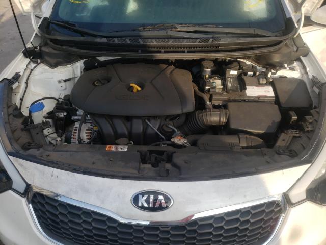 Photo 6 VIN: KNAFK5A80G5606382 - KIA FORTE LX 