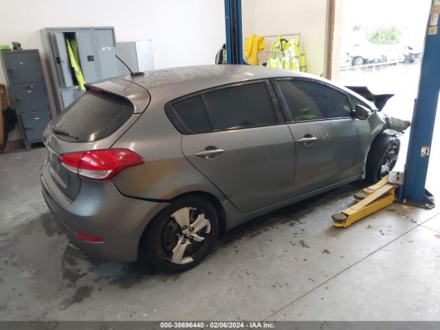 Photo 3 VIN: KNAFK5A80G5631363 - KIA FORTE 