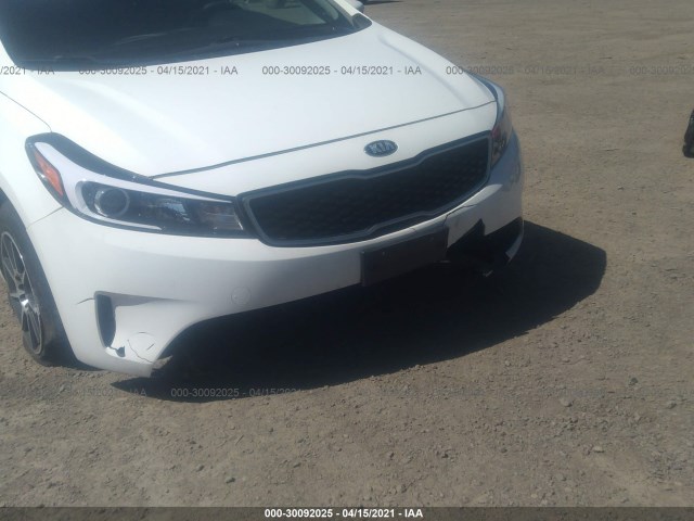 Photo 5 VIN: KNAFK5A80J5773350 - KIA FORTE5 