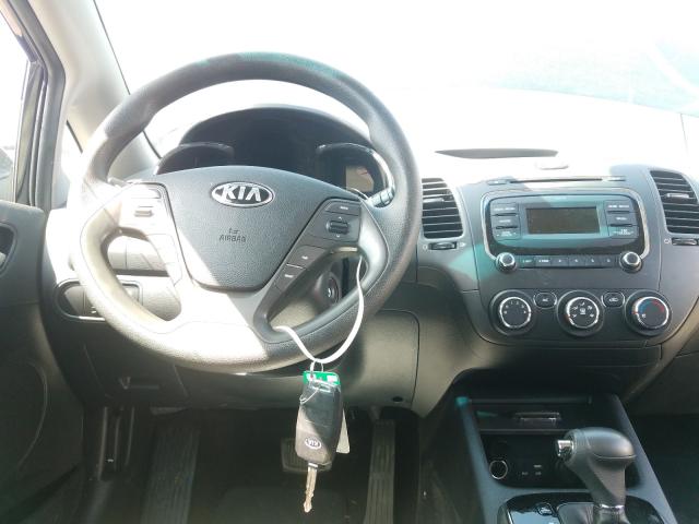 Photo 8 VIN: KNAFK5A81J5773079 - KIA FORTE LX 