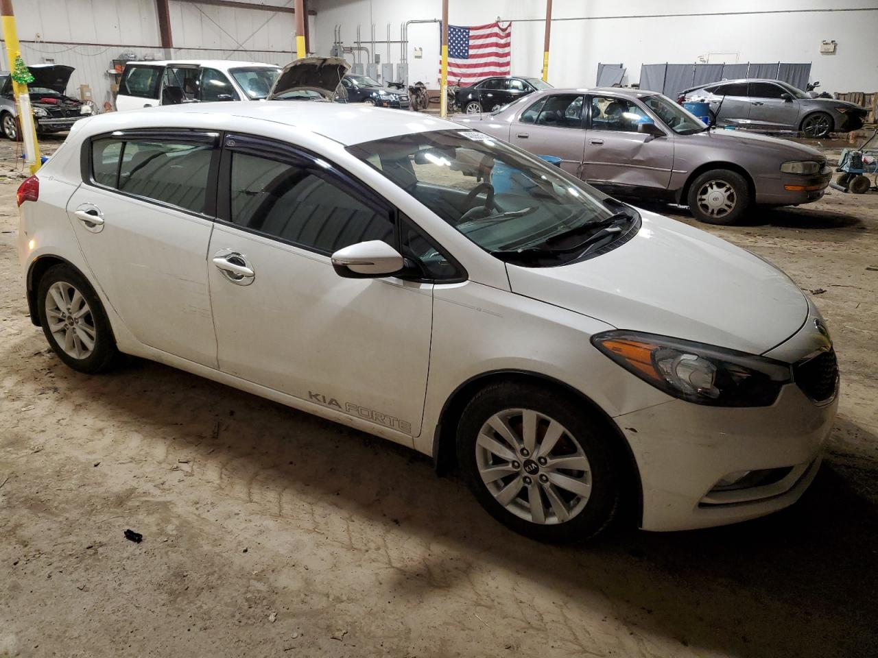 Photo 3 VIN: KNAFK5A82G5572798 - KIA FORTE 