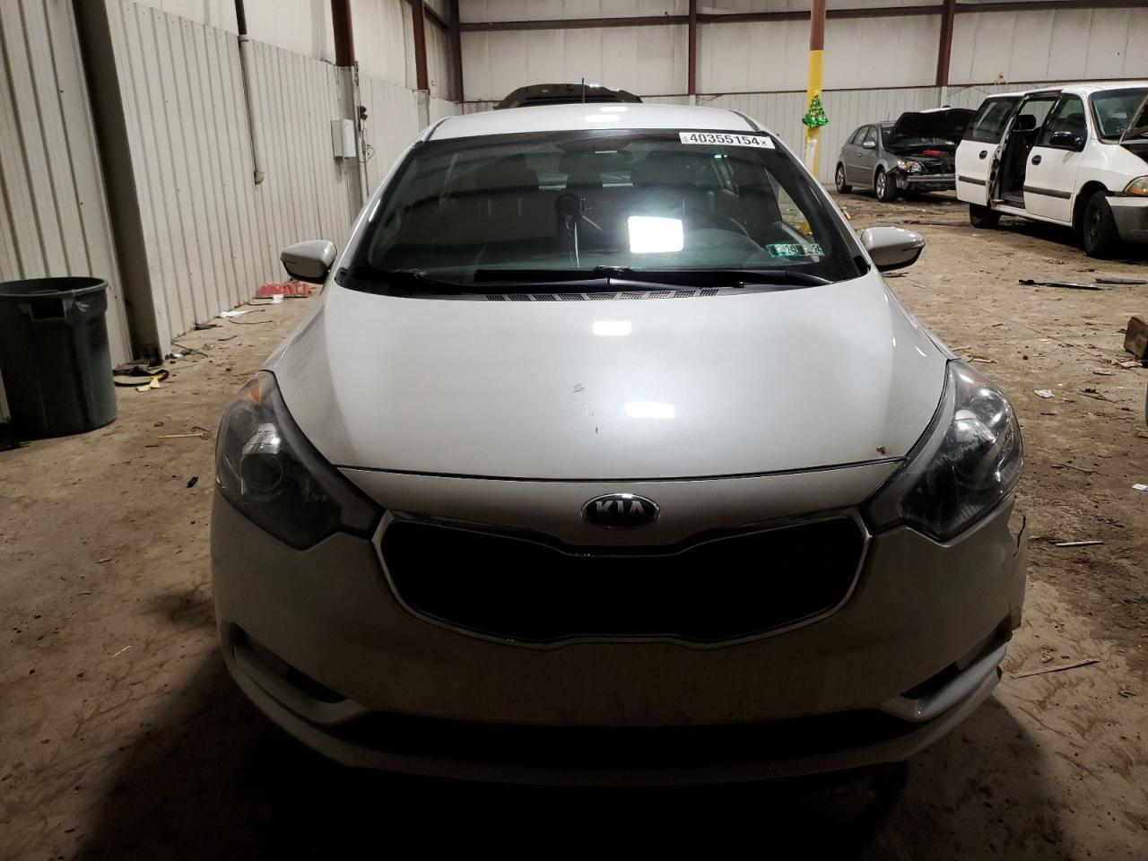 Photo 4 VIN: KNAFK5A82G5572798 - KIA FORTE 