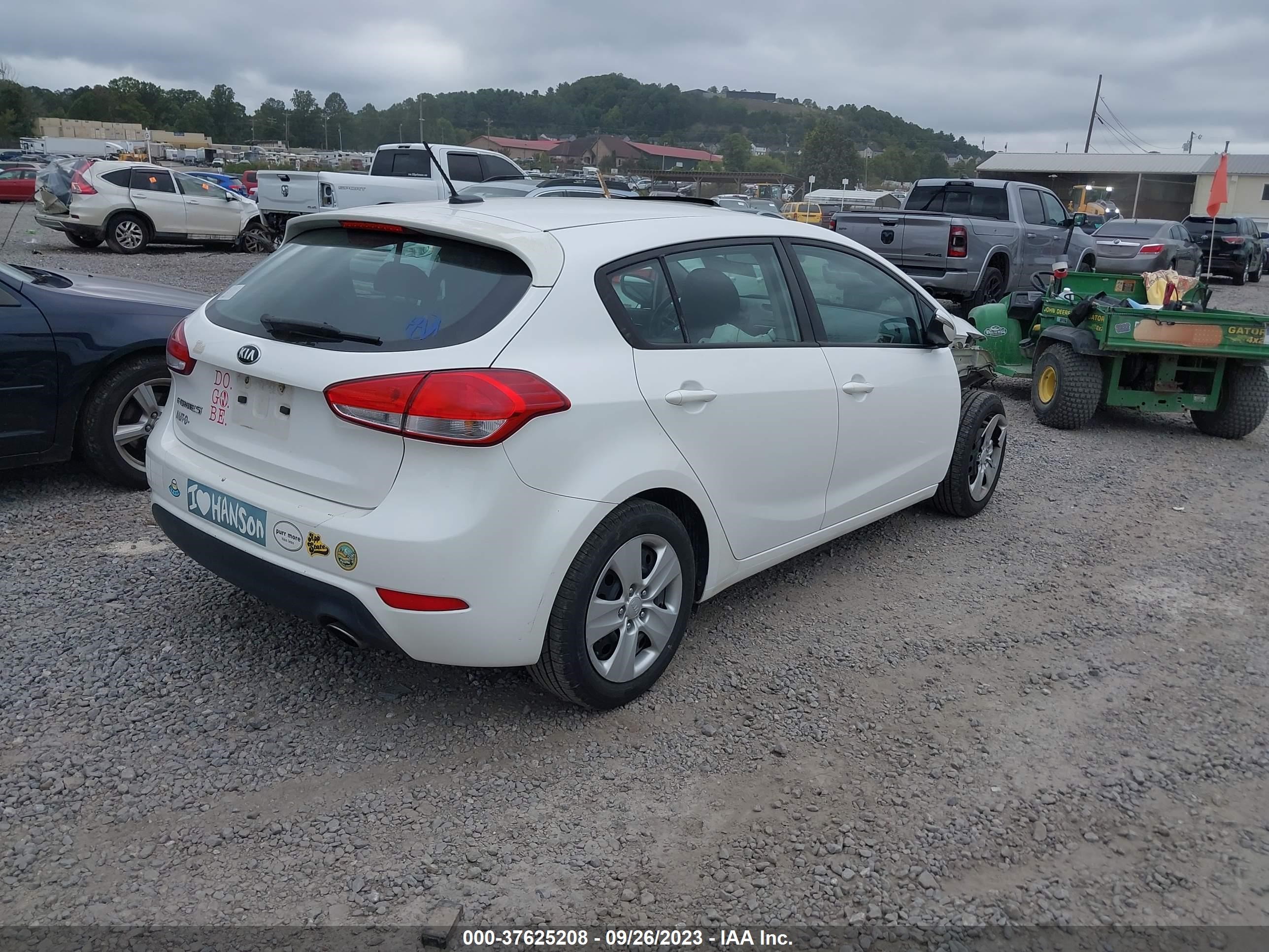 Photo 3 VIN: KNAFK5A82G5592498 - KIA FORTE 