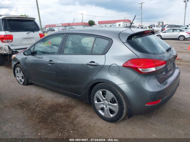 Photo 2 VIN: KNAFK5A82G5602477 - KIA FORTE 