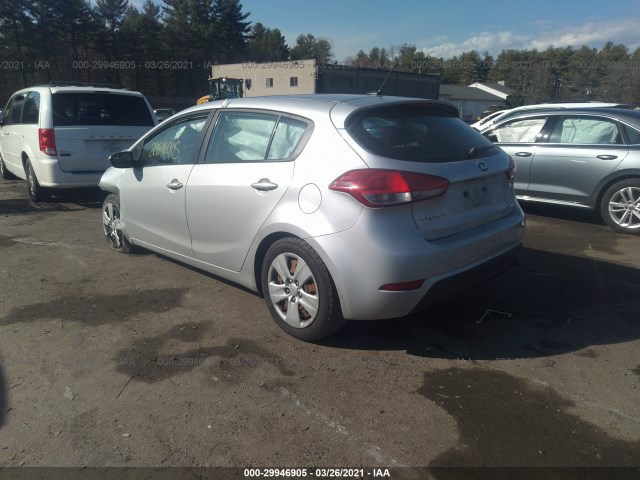 Photo 2 VIN: KNAFK5A83G5570185 - KIA FORTE 5-DOOR 