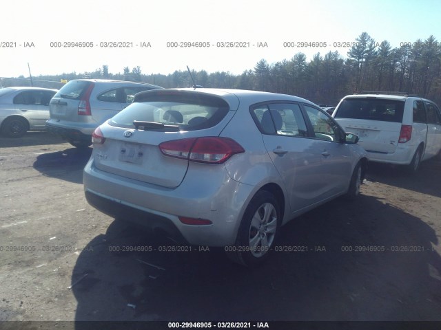 Photo 3 VIN: KNAFK5A83G5570185 - KIA FORTE 5-DOOR 