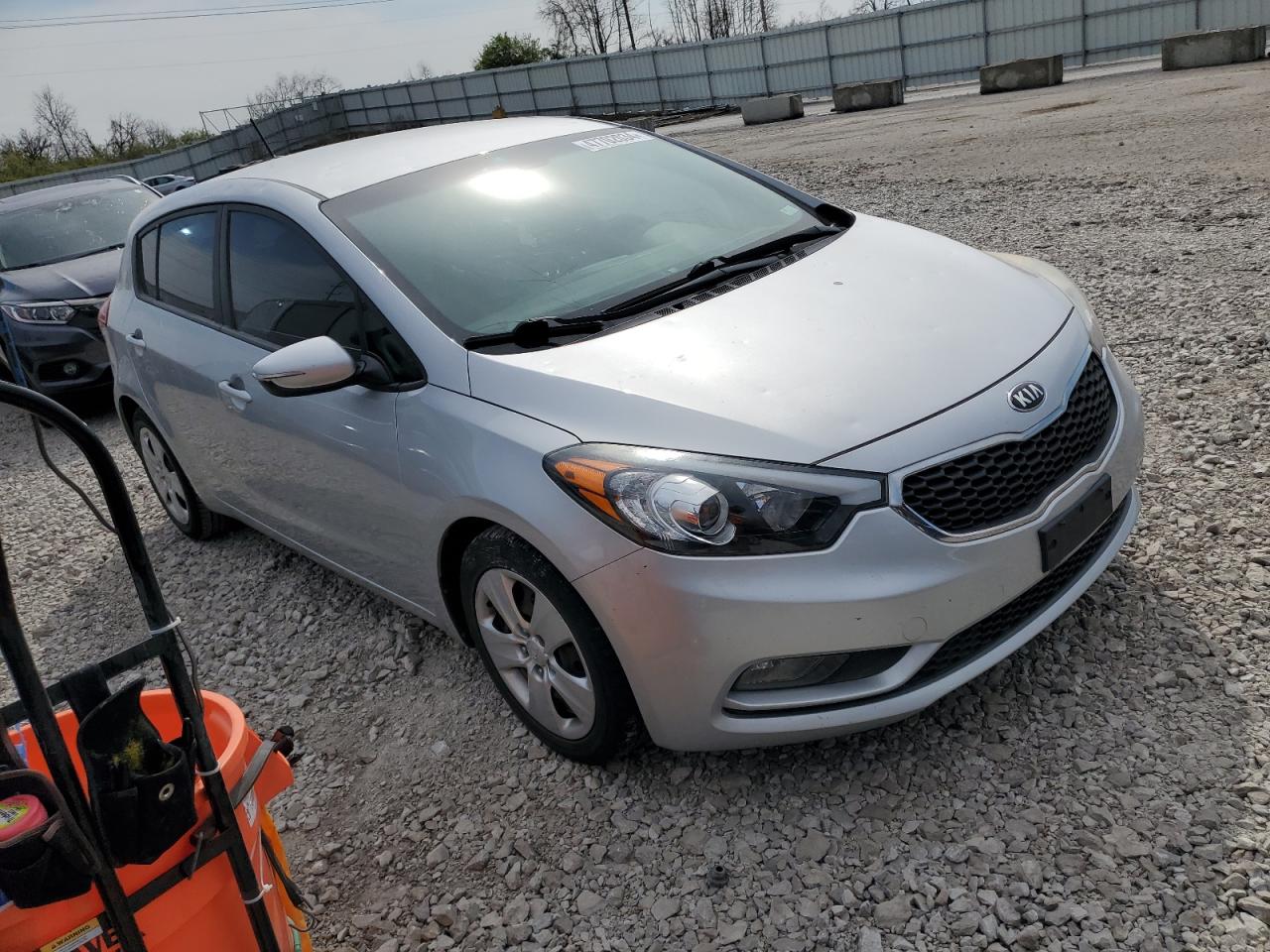 Photo 3 VIN: KNAFK5A83G5647749 - KIA FORTE 