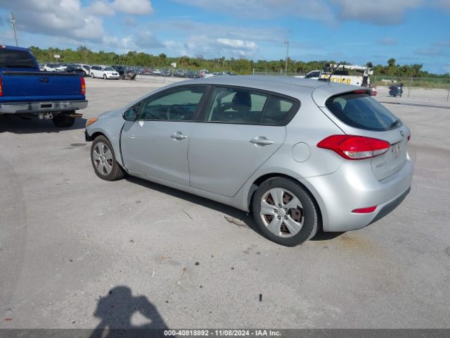 Photo 2 VIN: KNAFK5A83G5648271 - KIA FORTE 