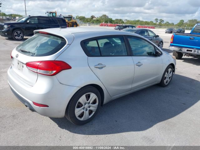 Photo 3 VIN: KNAFK5A83G5648271 - KIA FORTE 