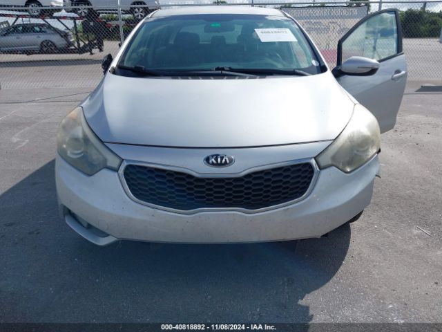 Photo 5 VIN: KNAFK5A83G5648271 - KIA FORTE 