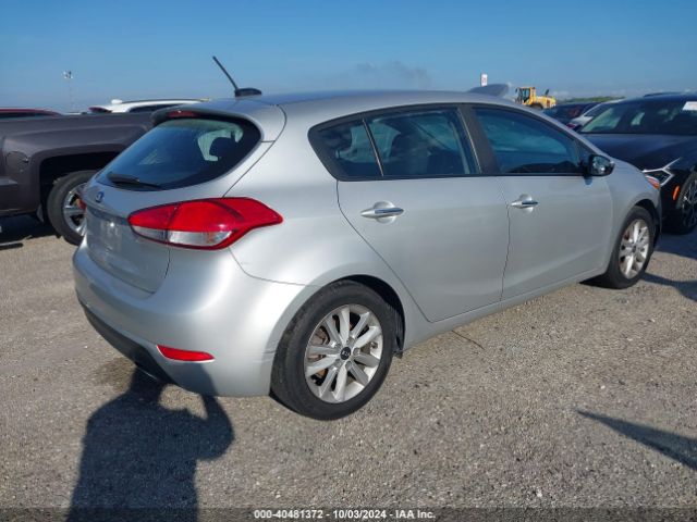 Photo 3 VIN: KNAFK5A83H5674953 - KIA FORTE 