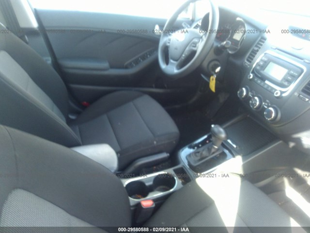 Photo 4 VIN: KNAFK5A83J5772970 - KIA FORTE LX 