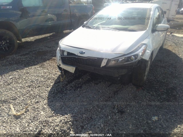 Photo 5 VIN: KNAFK5A83J5772970 - KIA FORTE LX 