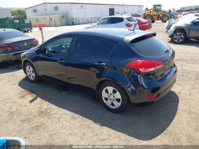 Photo 2 VIN: KNAFK5A83J5773701 - KIA FORTE 