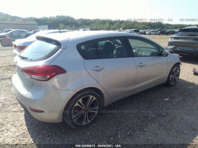 Photo 3 VIN: KNAFK5A84G5637232 - KIA FORTE 5-DOOR 