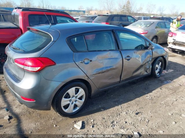 Photo 3 VIN: KNAFK5A84G5637439 - KIA FORTE 