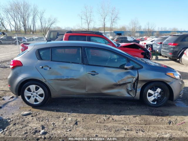 Photo 5 VIN: KNAFK5A84G5637439 - KIA FORTE 