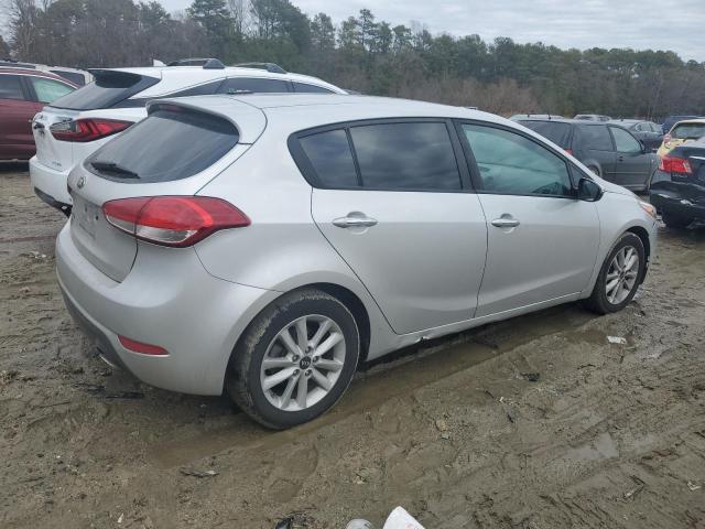 Photo 2 VIN: KNAFK5A84H5670765 - KIA FORTE 