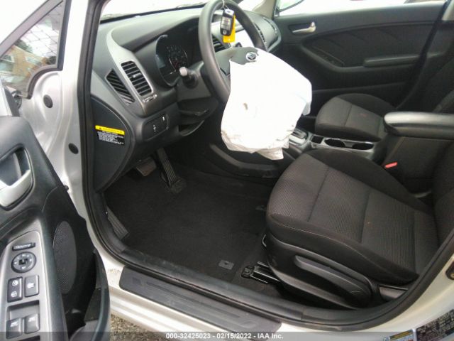 Photo 4 VIN: KNAFK5A84H5676498 - KIA FORTE5 