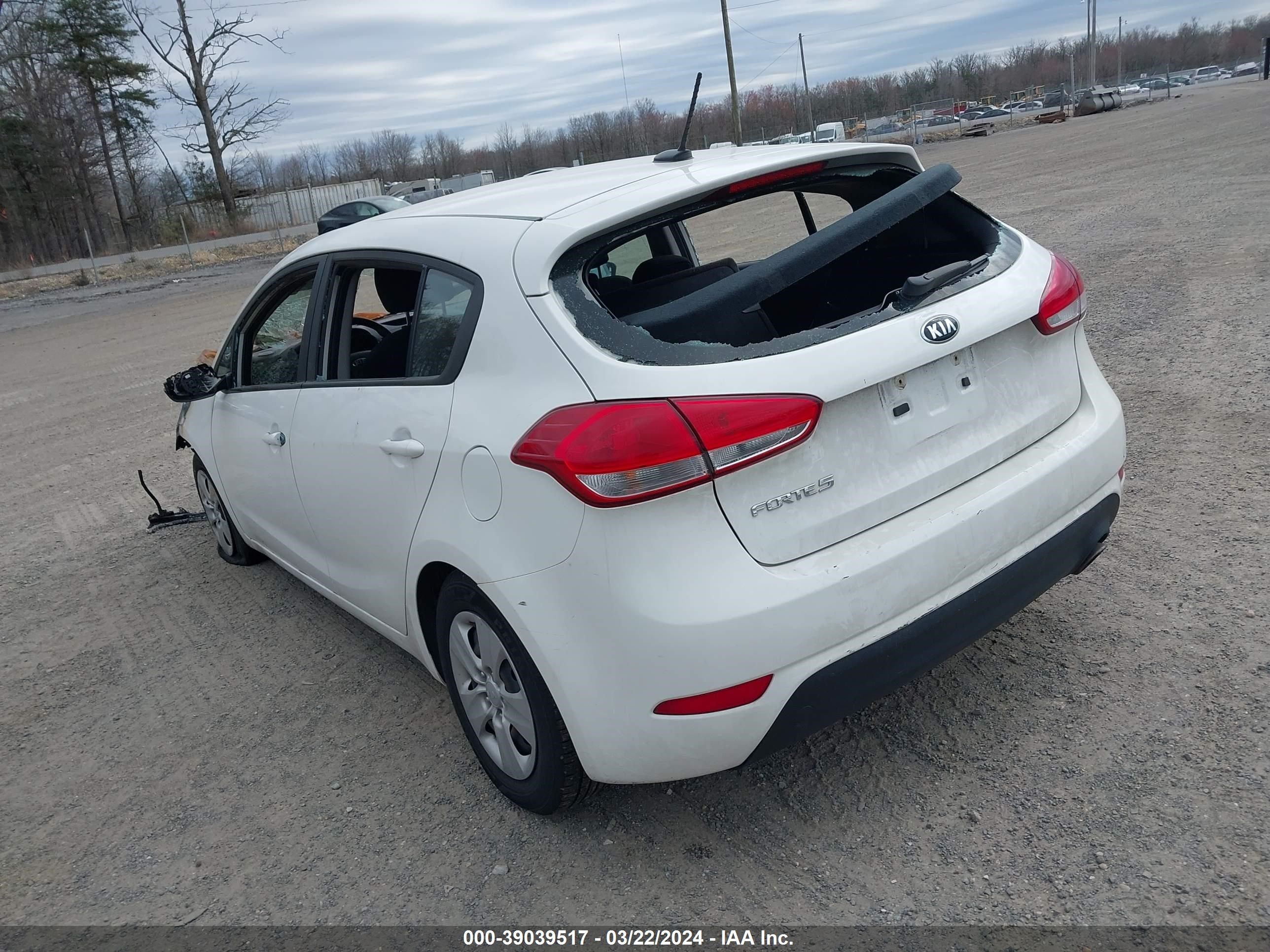 Photo 2 VIN: KNAFK5A84H5693088 - KIA FORTE 