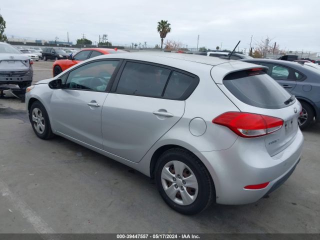 Photo 2 VIN: KNAFK5A85H5667311 - KIA FORTE 