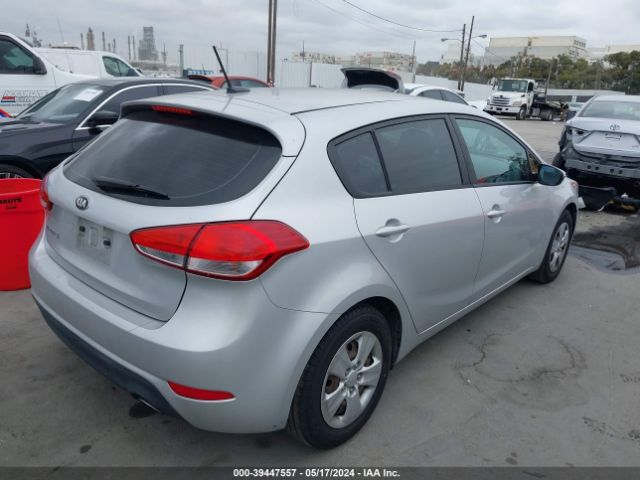 Photo 3 VIN: KNAFK5A85H5667311 - KIA FORTE 