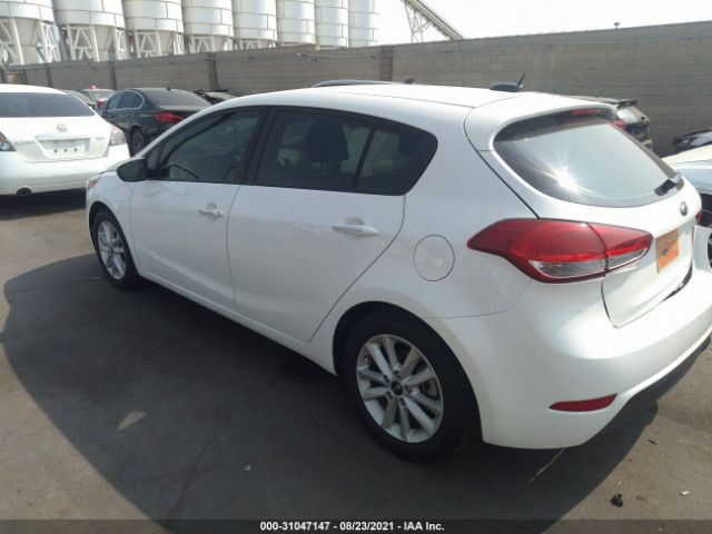 Photo 2 VIN: KNAFK5A85H5670886 - KIA FORTE5 