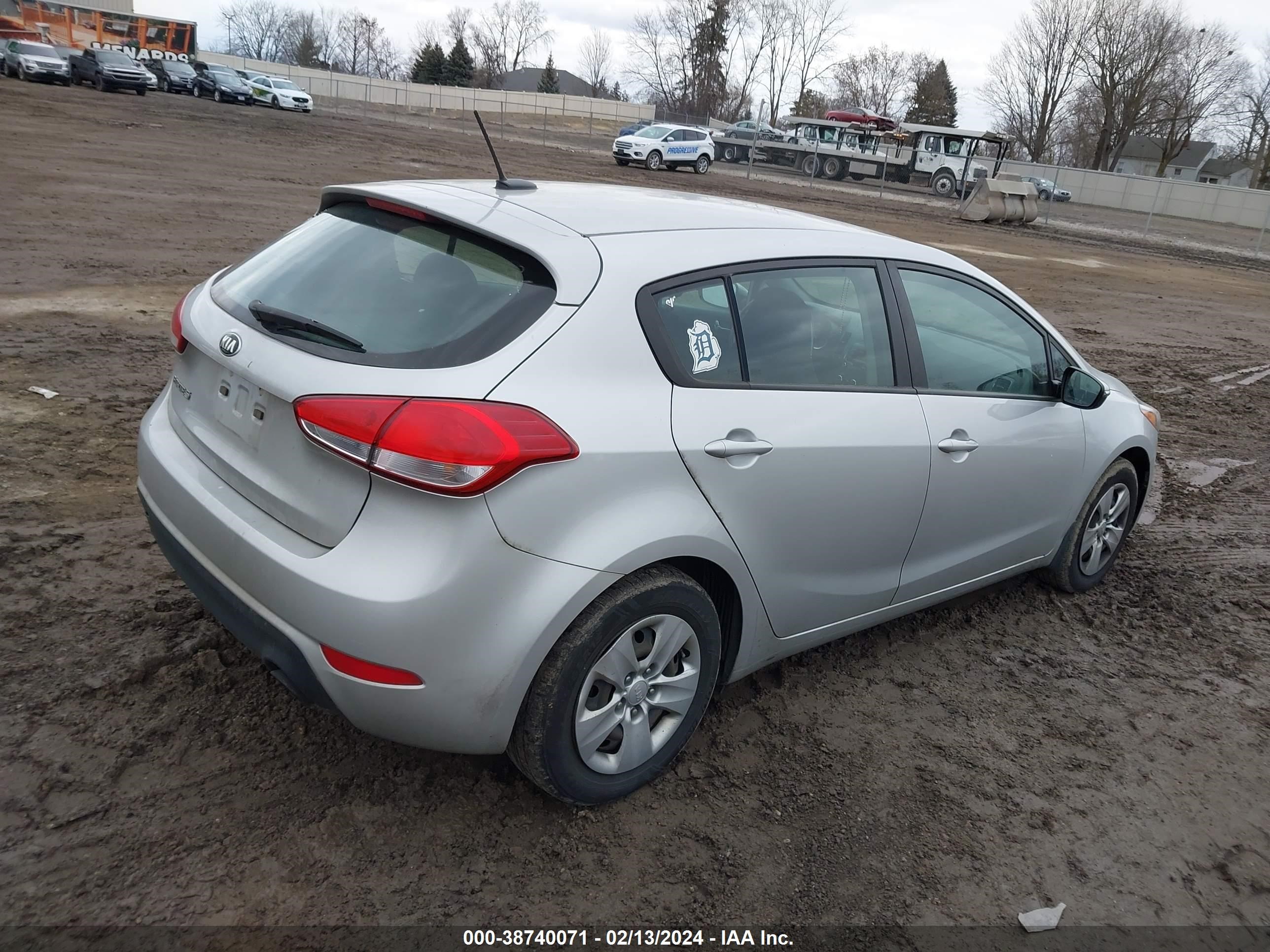 Photo 3 VIN: KNAFK5A85H5705121 - KIA FORTE 