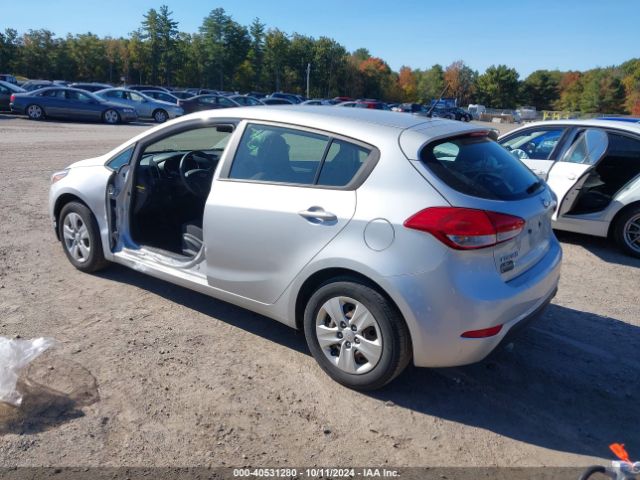 Photo 2 VIN: KNAFK5A86J5773434 - KIA FORTE 