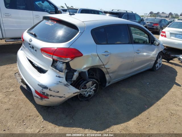 Photo 3 VIN: KNAFK5A89G5640448 - KIA FORTE 