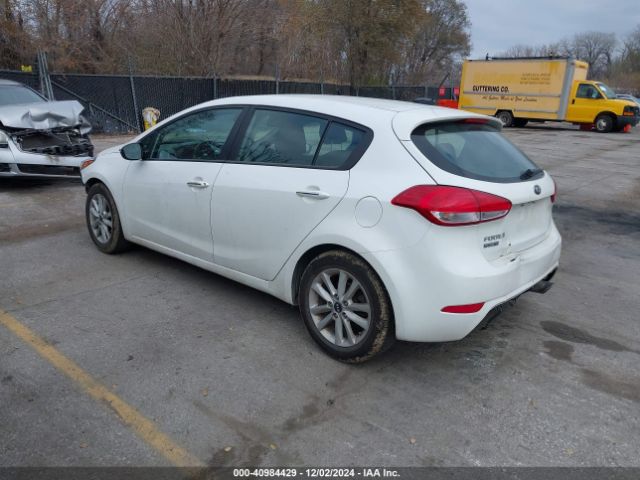 Photo 2 VIN: KNAFK5A89H5674973 - KIA FORTE 