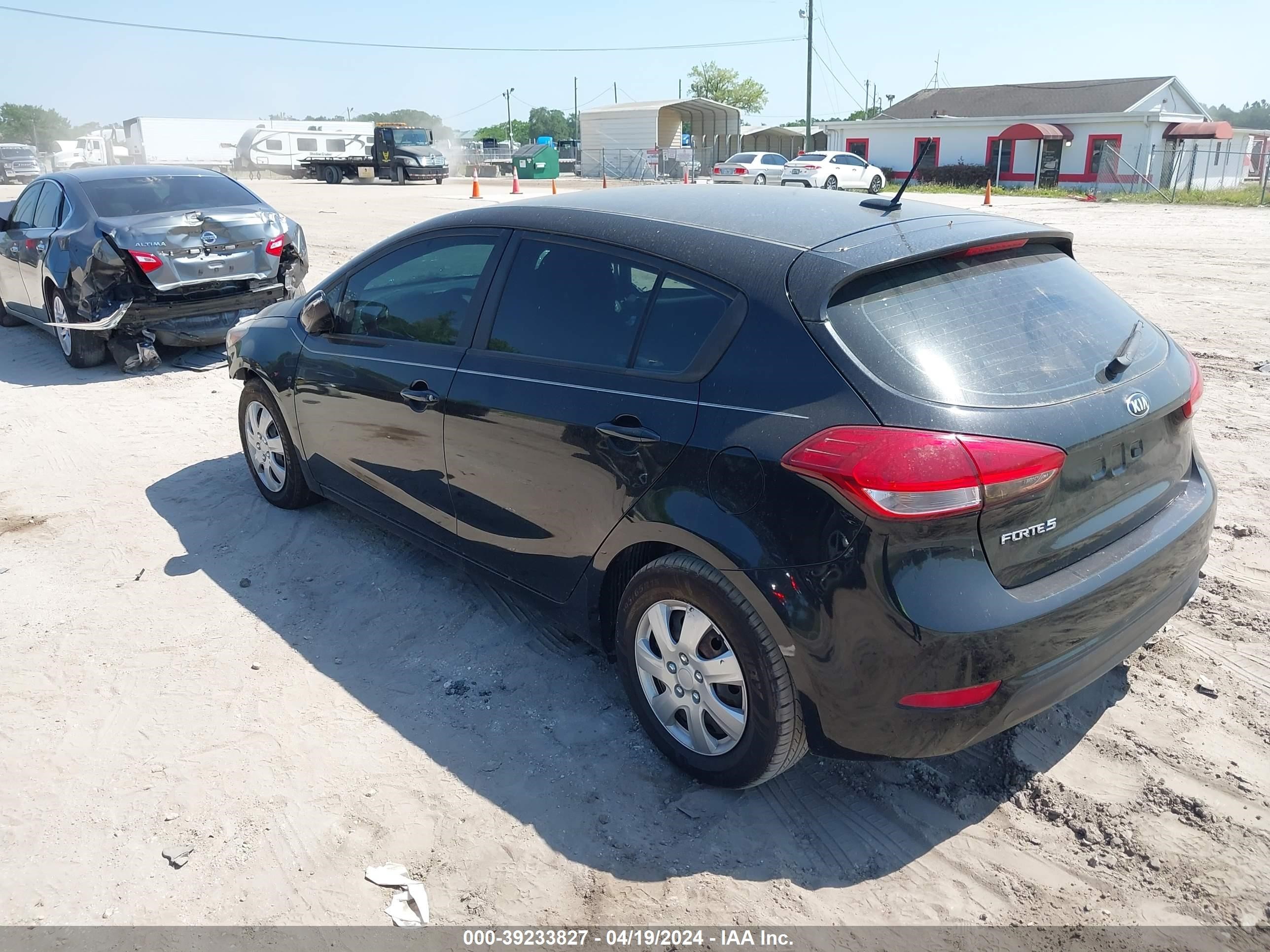 Photo 2 VIN: KNAFK5A8XH5700240 - KIA FORTE 