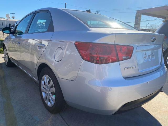 Photo 2 VIN: KNAFT4A21C5505140 - KIA FORTE LX 