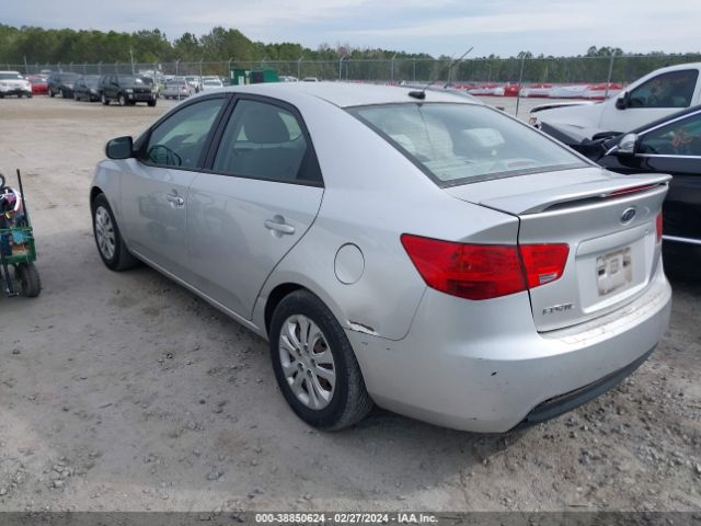 Photo 2 VIN: KNAFT4A21D5723354 - KIA FORTE 