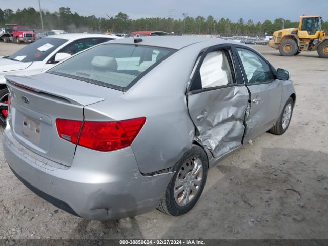 Photo 3 VIN: KNAFT4A21D5723354 - KIA FORTE 