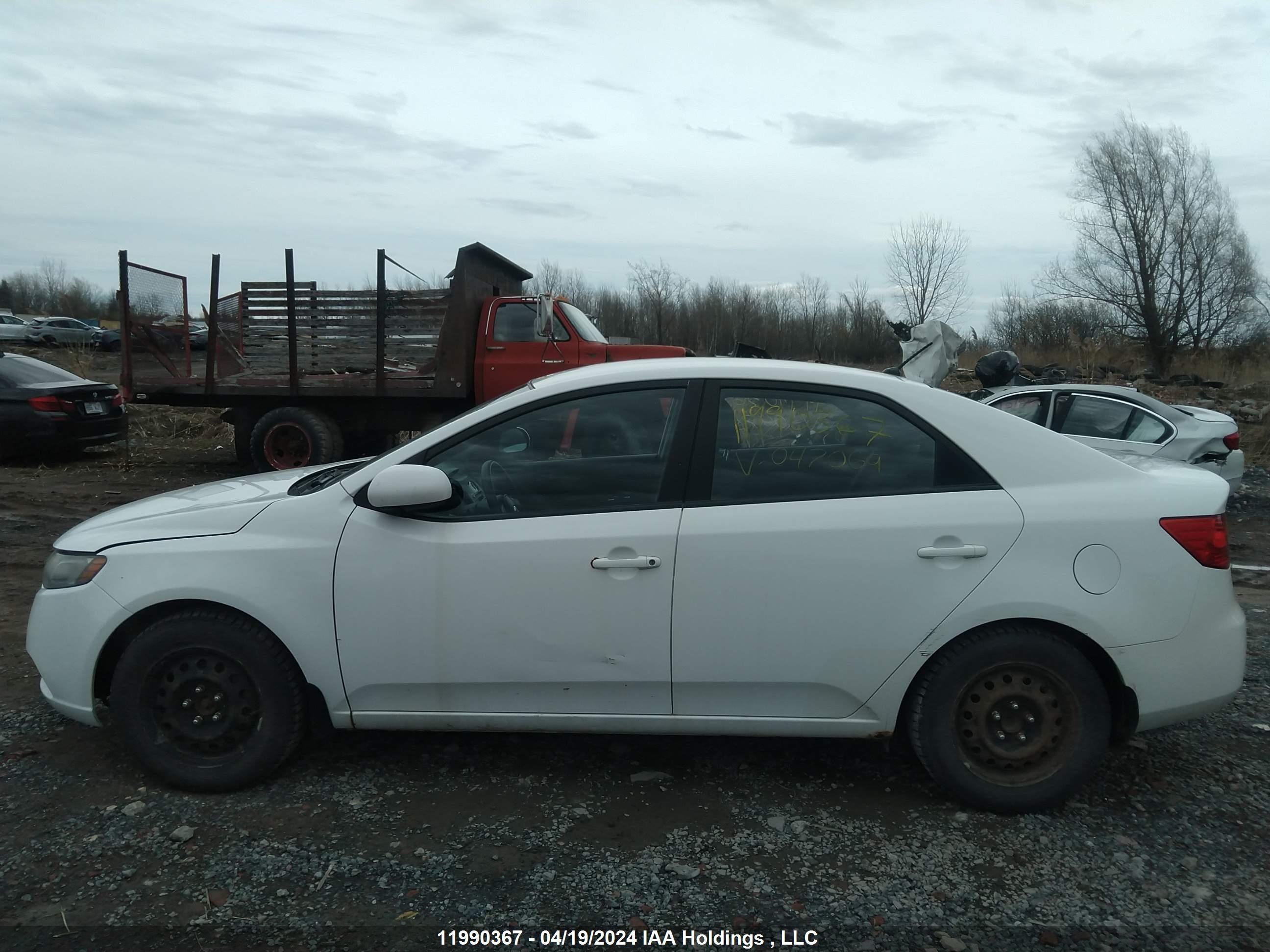 Photo 13 VIN: KNAFT4A22A5047069 - KIA FORTE 