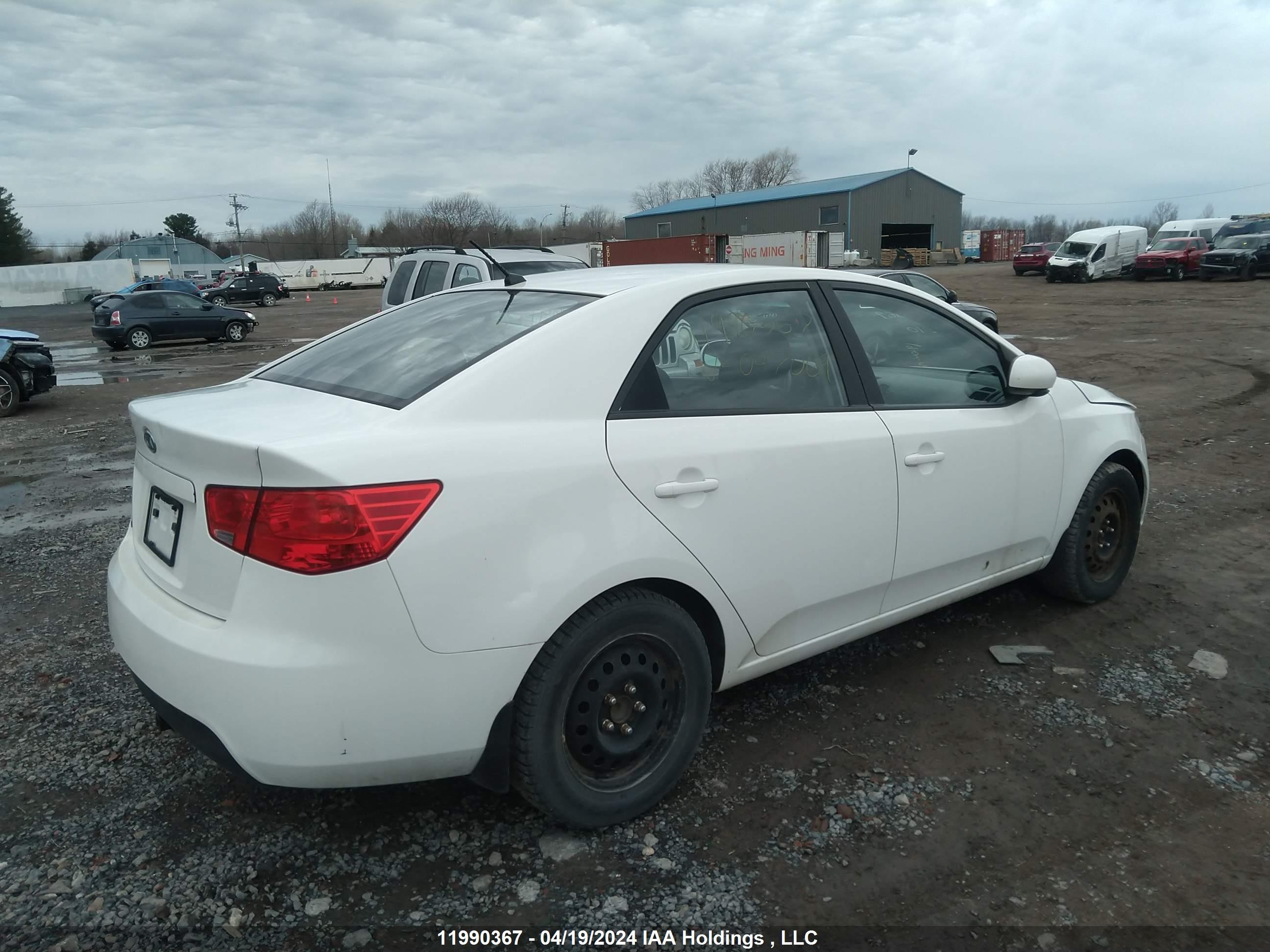 Photo 3 VIN: KNAFT4A22A5047069 - KIA FORTE 