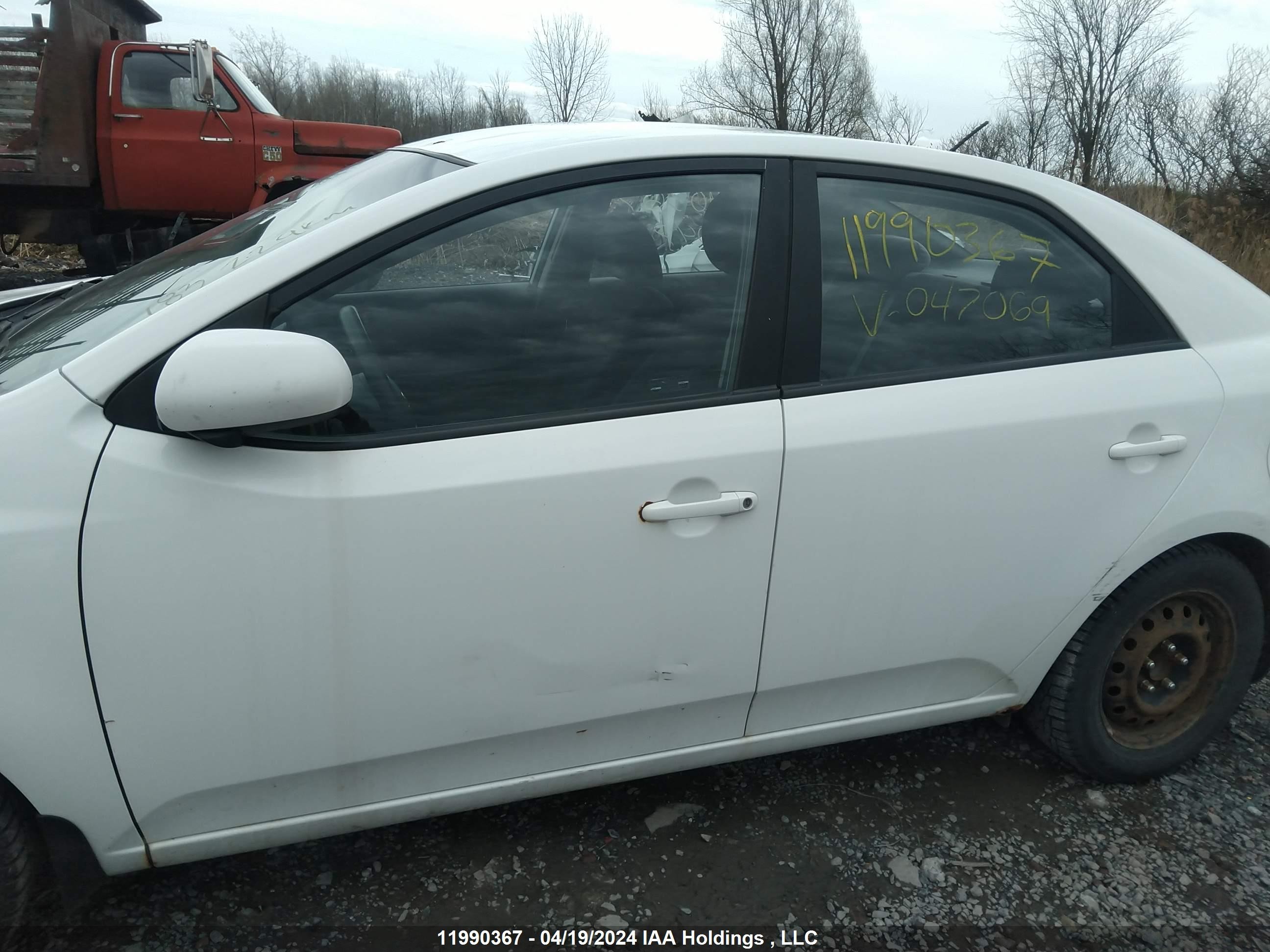 Photo 5 VIN: KNAFT4A22A5047069 - KIA FORTE 